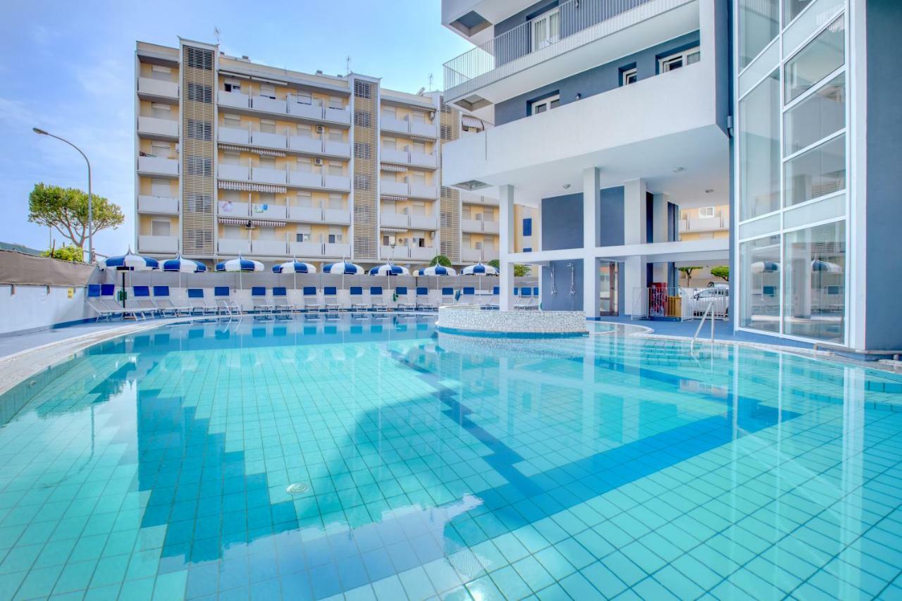Apartaments Suites Ambassador Caorle Exterior foto